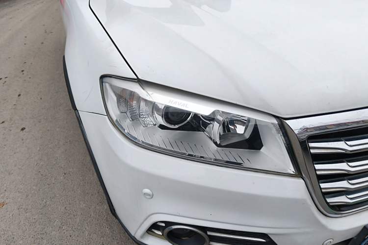 Used Haval H6 2015 Sport Edition 1.5T Automatic Two-Wheel Drive Luxury Model Right Front Headlight