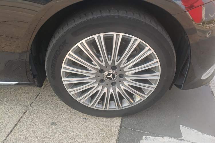 Used Mercedes-Benz E-Class 2021 Restyled E 300 L Luxury Edition Right Front Wheel Hub