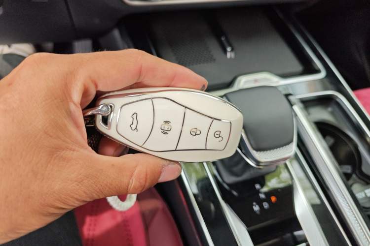 Used Hongqi HS5 2023 2.0T Qixiang Pro Edition Vehicle Key