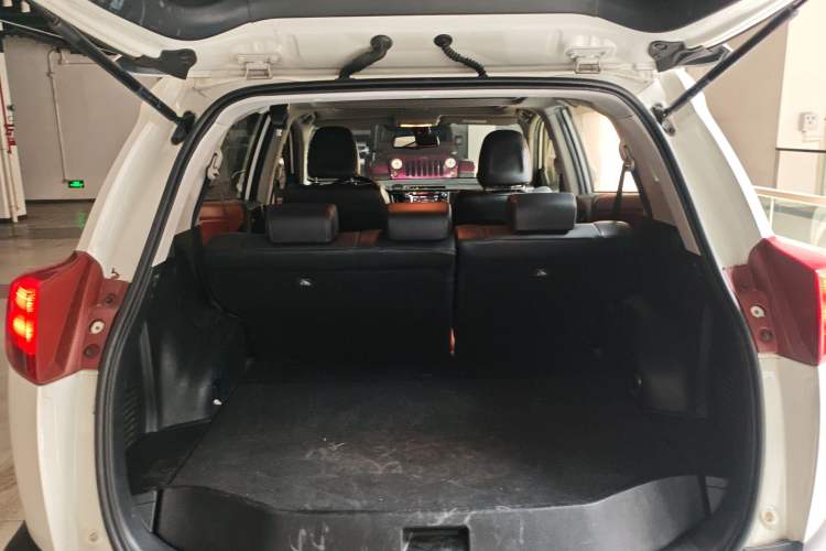 Used Toyota RAV4 2015 2.5L Automatic 4x4 Elite Edition Trunk