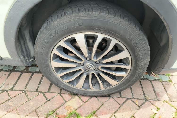 Used GAC Trumpchi GS5 Super 2015 2.0L Automatic Two-Wheel Drive Luxury Navigation Edition
