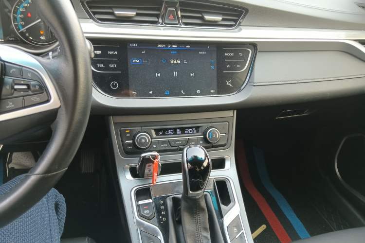 Used Geely Auto Emgrand 2019 Leading Edition 1.5L CVT Luxury Model China VI Standard Audio And AC Panel