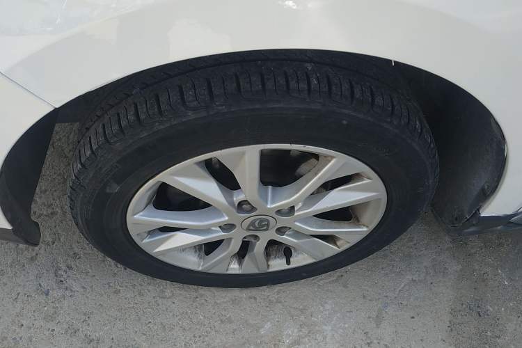 Used Baojun 730 2016 1.5L Manual Comfort Version 7 Seats China V Emission Standard Left Front Wheel Hub