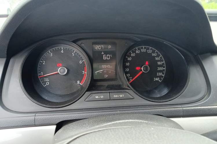 Used Volkswagen Gran Lavida 2015 1.6L Automatic Fashion Edition Instrument Cluster