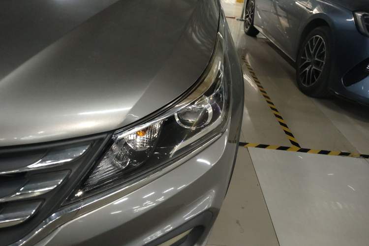 Used Baojun 310W 2017 1.5L Manual Fashion Model China V
