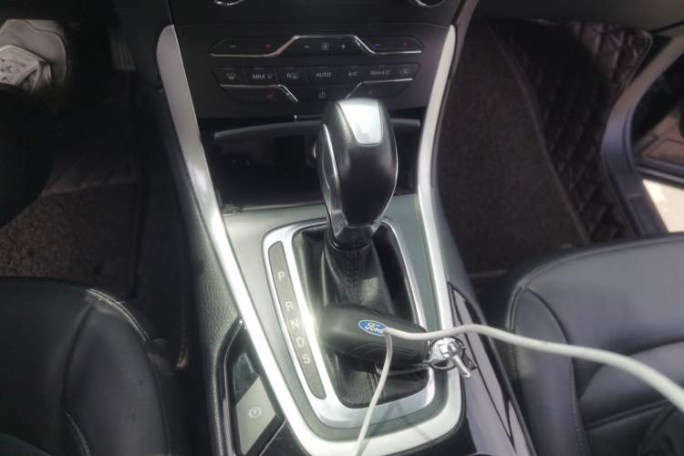 Used Ford Edge 2016 EcoBoost 245 Two-Wheel-Drive Titanium 7-Seater
