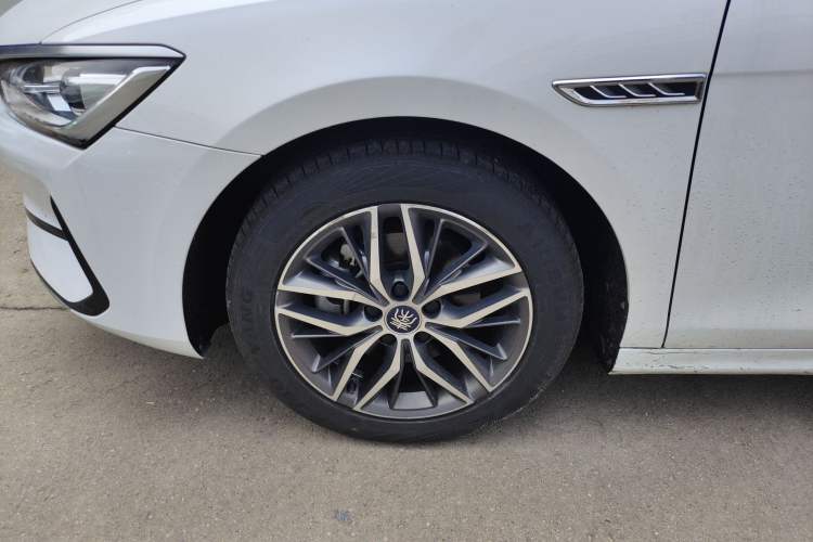Used BYD Qin PLUS 2021 EV 500KM Premium Model Left Front Wheel Hub