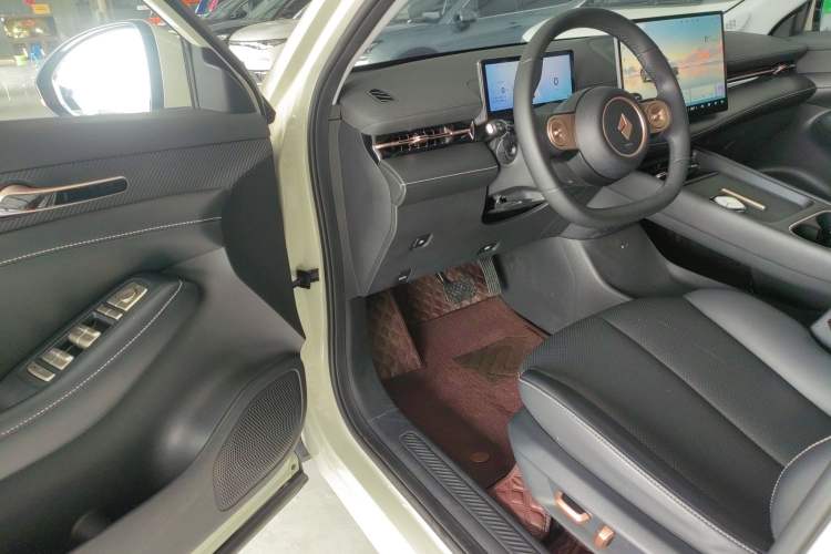 Used Baojun Yunhai 2024 140km Plug-in Hybrid Version
