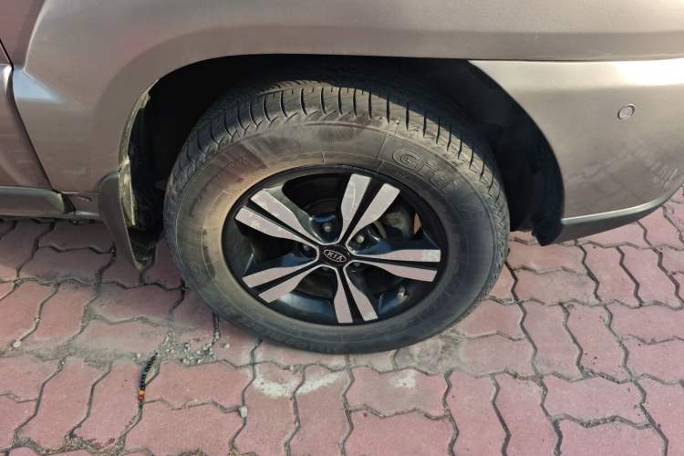 Used Kia Sportage 2011 2.0L Automatic Two-Wheel Drive GLS Right Front Wheel Hub