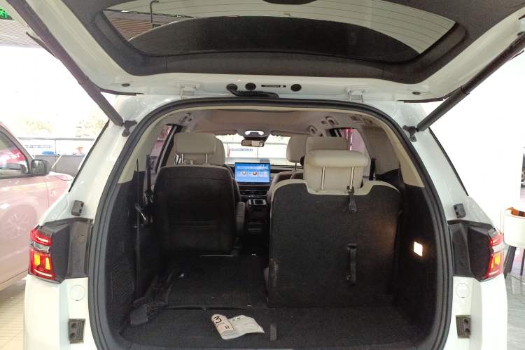 Used BYD Song MAX New Energy 2022 DM-i 105KM Executive Edition Trunk