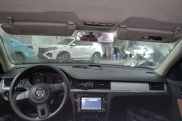 Used Volkswagen Bora 2013 1.6L Manual Fashion Edition Center Console