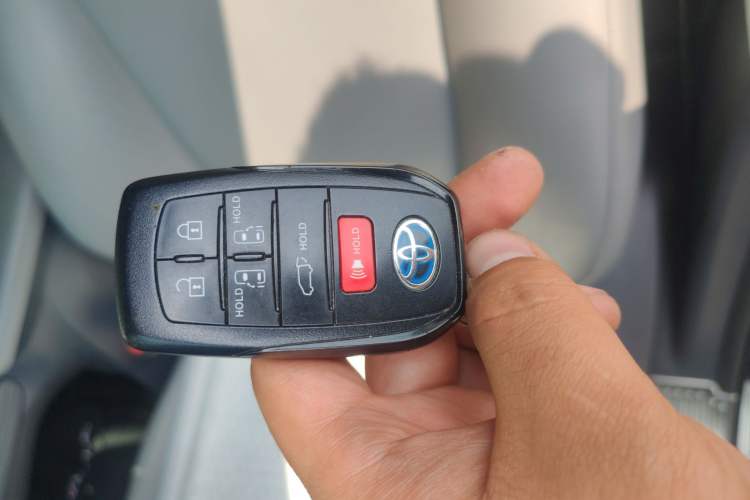 Used Toyota SIENNA 2021 2.5L Four-Wheel Drive XLE 7-Seater Canadian Version Vehicle Key