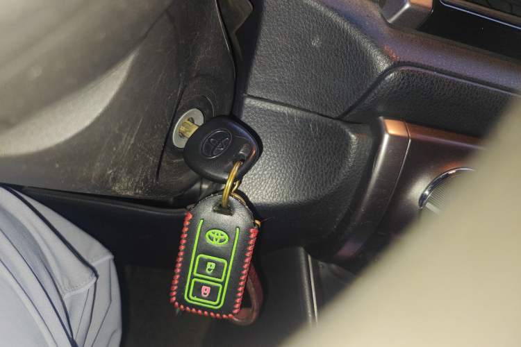 Used Toyota YARiS L Zhi Xuan 2015 1.5G Automatic Orange Limited Edition