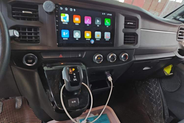 Used JMC Fushun 2023 2.0T Automatic Short-Wheelbase Low-Roof Commercial & Multi-Purpose Passenger Vehicle 6-Seater with Dual-Opening Tailgate
