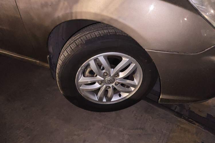 Used Hyundai Celesta 2011 1.6L Manual Top Trim Right Front Wheel Hub