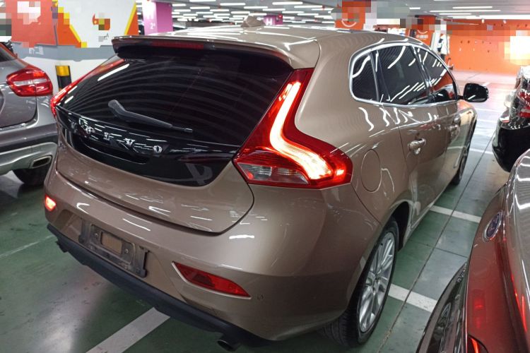 Used Volvo V40 2015 1.6T Zhiya Edition