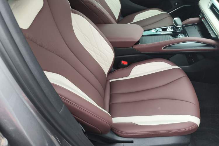 Used Geely Auto Monjaro L 2024 2.0TD High-Power Automatic Two-Wheel Drive Yunqi Version
