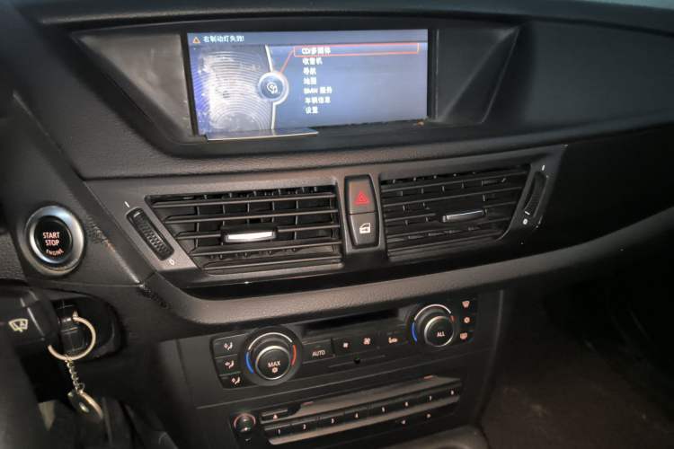 Used BMW X1 2010 sDrive18i Luxury Model Audio And AC Panel