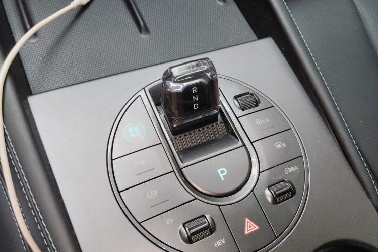 Used BYD Seal 06 New Energy 2025 DM-i Smart Drive 120KM Prestige Model Gear Lever