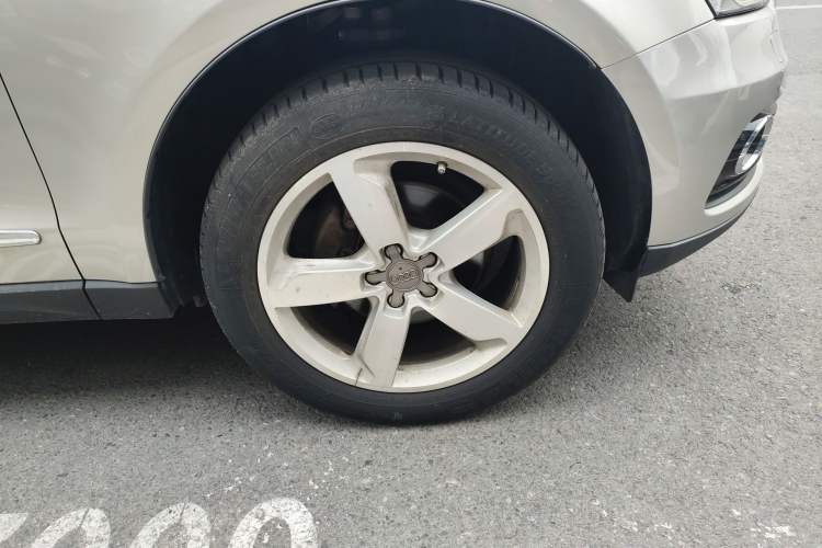 Used Audi Q5 2013 40 TFSI Comfort Edition Right Front Wheel Hub