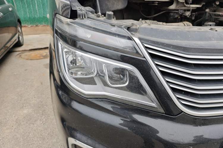 Used FORTHING Lingzhi 2019 M5L 1.6L 9-Seater Base Model China VI Standard Right Front Headlight
