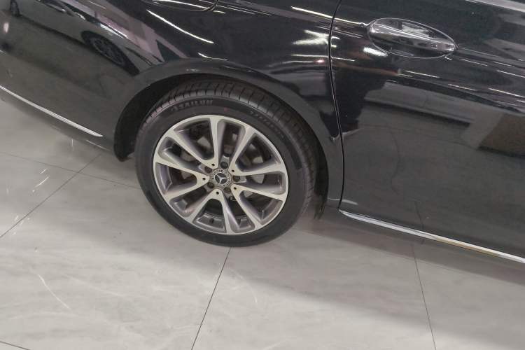 Used Mercedes-Benz E-Class 2018 Facelift E 300 L Luxury Edition
