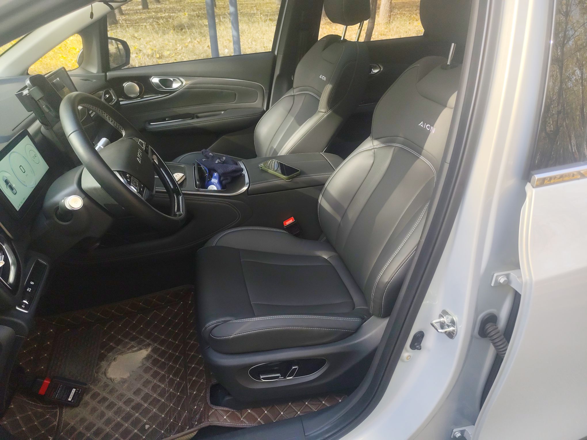 Переднее сиденье в автомобиле