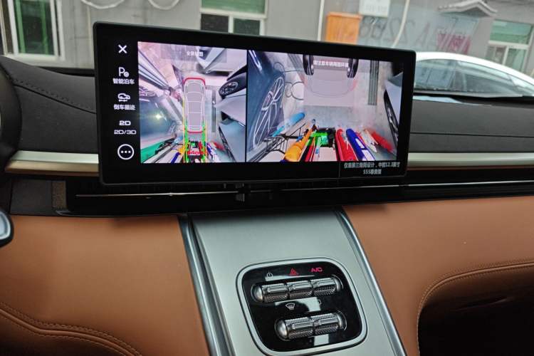 Used ORA Lightning Cat 2022 555 km Luxury Edition
