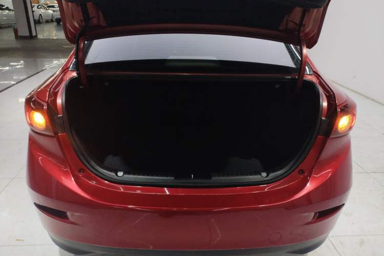 Used Mazda 3 Axela 2014 Sedan 2.0L Automatic Flagship Model Trunk