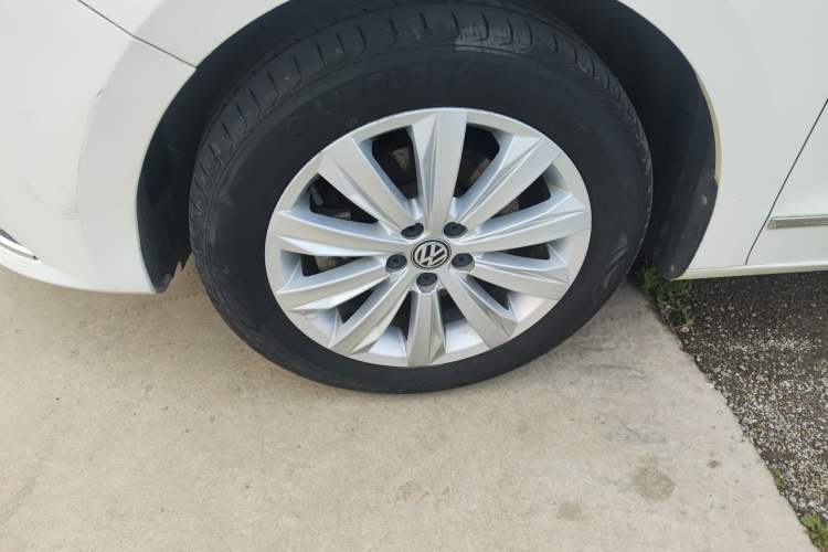 Used Volkswagen Bora 2016 1.6L Automatic Comfort Model Left Front Wheel Hub