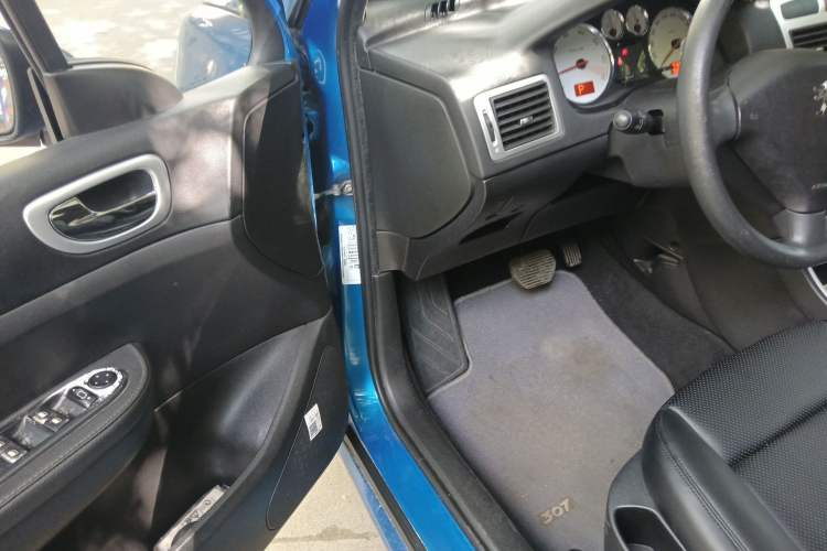 Used Peugeot 307 2012 Hatchback 1.6L Automatic Comfort Edition
