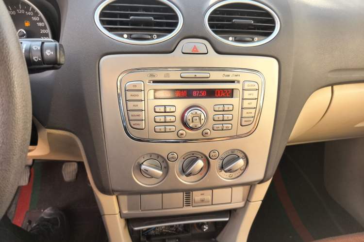 Used Ford Focus 2011 Sedan 1.8L Manual Comfort Model
