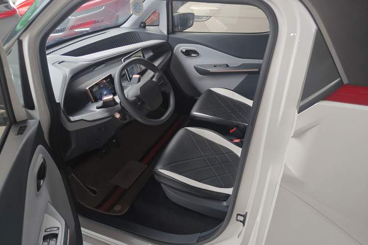 Used Baojun E200 2020 305KM Smart Drive Version Left Rear Seat