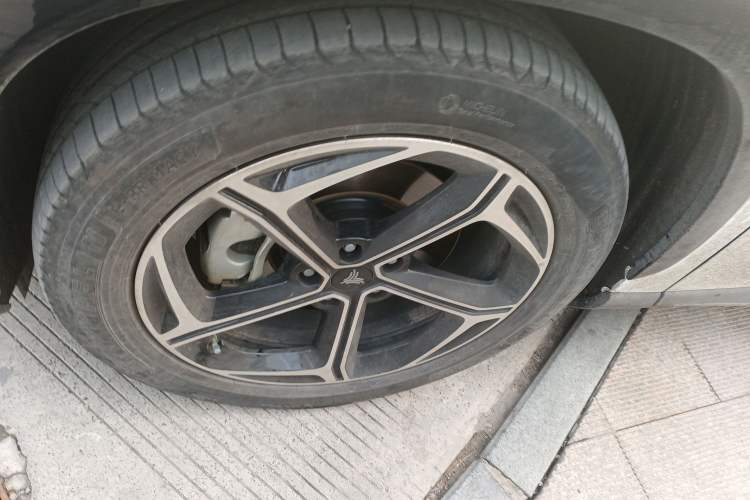 Used NETA L 2024 Extended-Range 310 Flash-Charge Red Edition