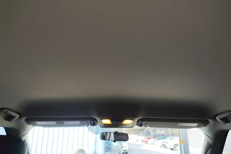 Used Nissan Patrol 2017 4.0L SE U.S.-Spec Version Headliner