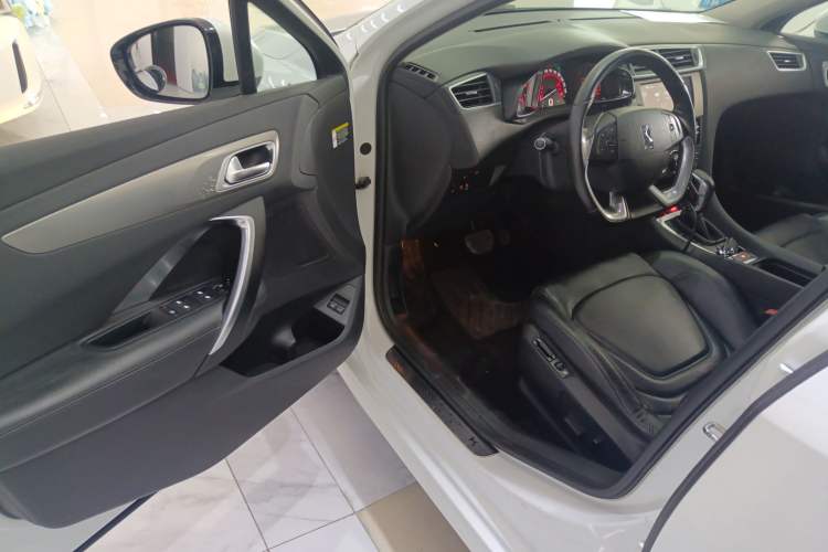 Used DS 5LS 2015 1.6T Luxury Edition THP160