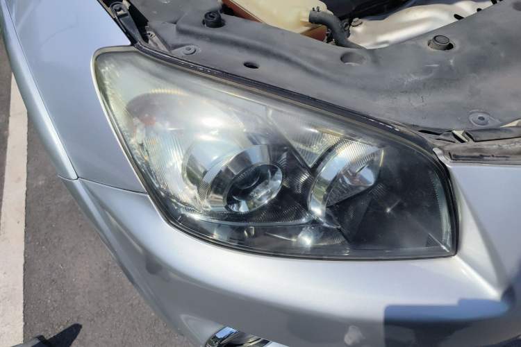 Used Toyota RAV4 2012 Luxurious 2.4L Automatic 4x4 with Stylish Features