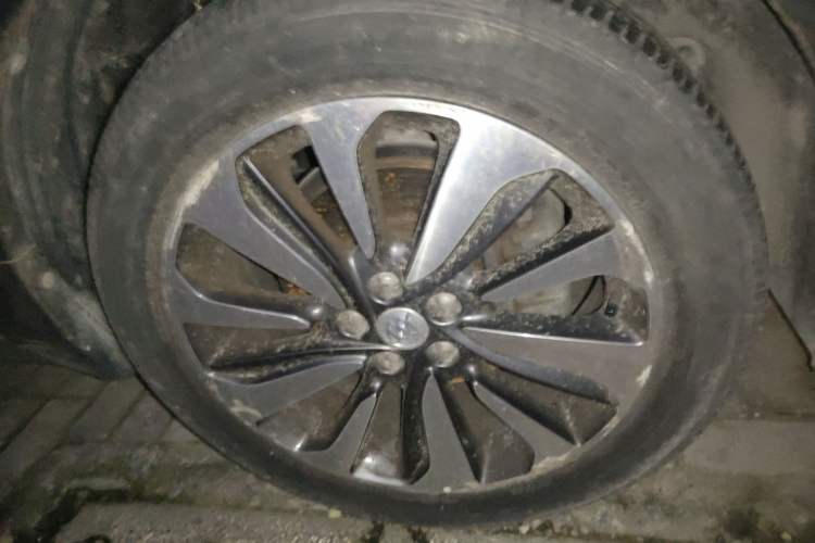 Used Buick Encore 2016 18T Automatic Two-Wheel Drive Urban Elite Model Right Front Wheel Hub