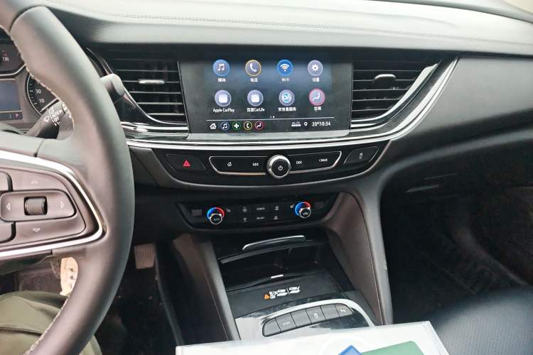 Used Buick Regal 2024 25T Deluxe Edition Audio And AC Panel