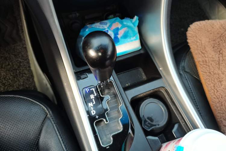 Used Hyundai Sonata 2013 2.4L Automatic Leading Edition China IV Standard Gear Lever