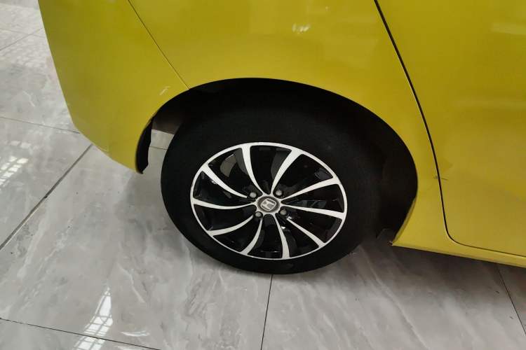 Used Honda Fit 2014 1.5L LX CVT Comfort Model Right Rear Wheel Hub