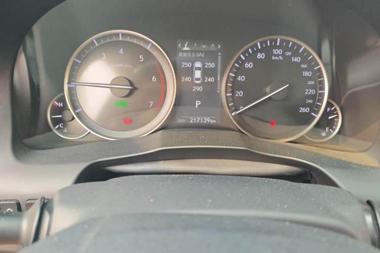 Used Lexus ES 2015 300h Comfort Edition Odometer Close Up