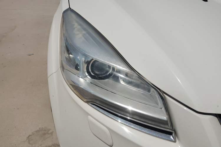 Used Ford Kuga 2013 2.0L GTDi Four-Wheel Drive Premium Model Right Front Headlight