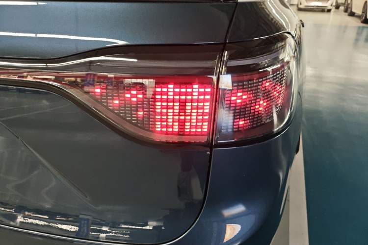 Used Hima AITO M9 2024 Range-Extended Ultra Version 52 kWh 6-Seater Model Right Rear Taillight