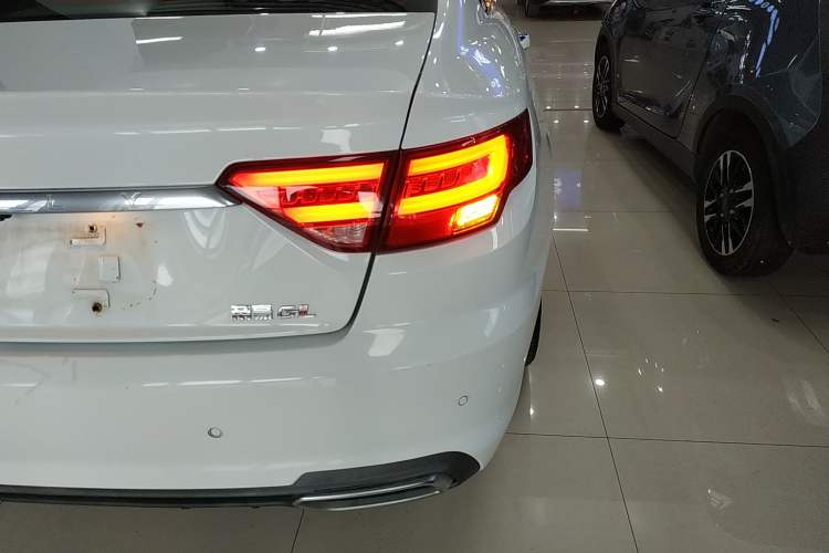 Used Geely Auto Emgrand GL 2018 1.4T DCT Elite Smart Connectivity Version Exterior 3