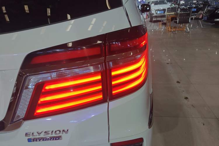 Used Honda Elysion 2019 2.0L Hybrid Luxury Edition
