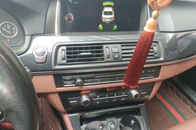 Used BMW 5 Series 2014 520Li Elegant Model
