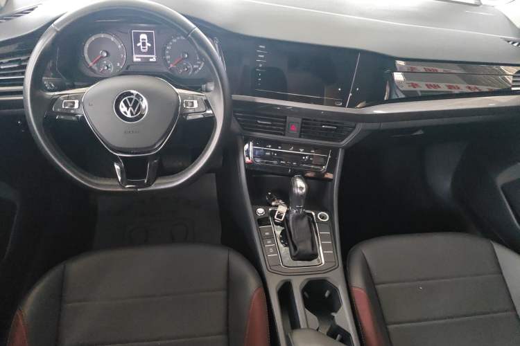 Used Volkswagen Bora 2021 1.5L Automatic Elite Smart Connect Edition Center Console