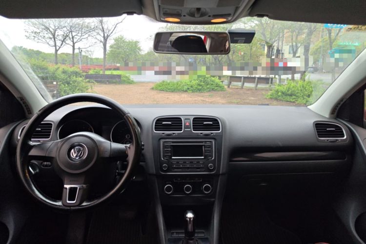 Used Volkswagen Golf 2012 1.6L Automatic Comfort Model Center Console