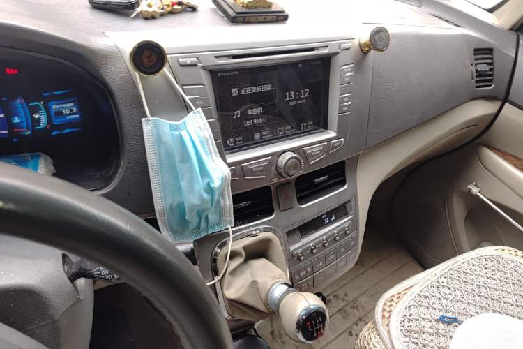 Used BYD M6 2013 2.4L Manual Luxury Model
